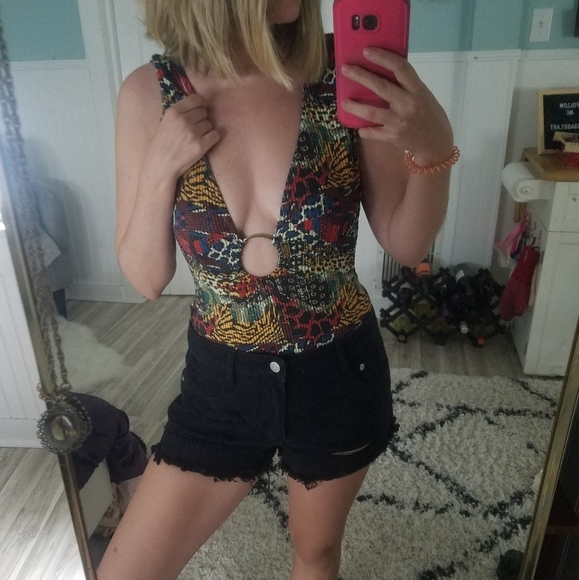 Forever 21 Jet black distressed shorts - Picture 4 of 4